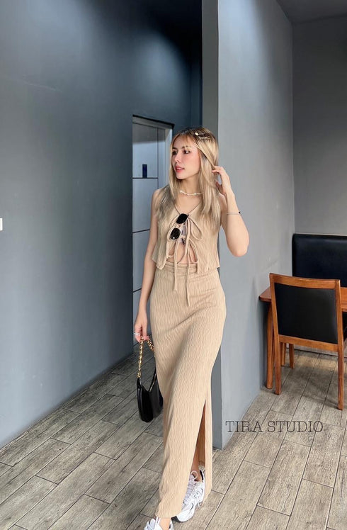 TIRA Half Sleeve Tie Up Crop Top With High Waist Split Skirt
